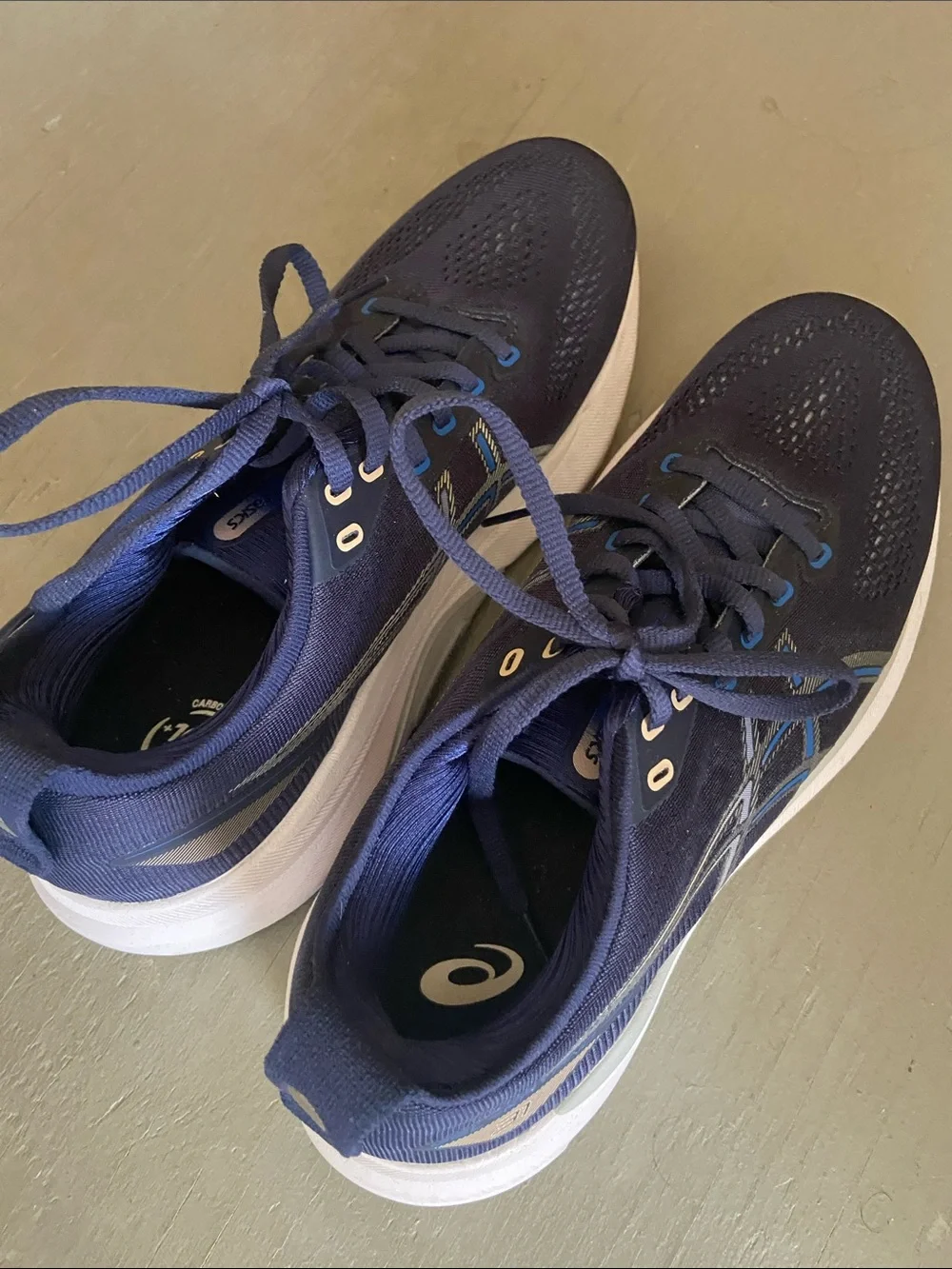 ASICS Women’s Navy Lace-Up Performance Sneakers size 9 Like New Gel Kayano